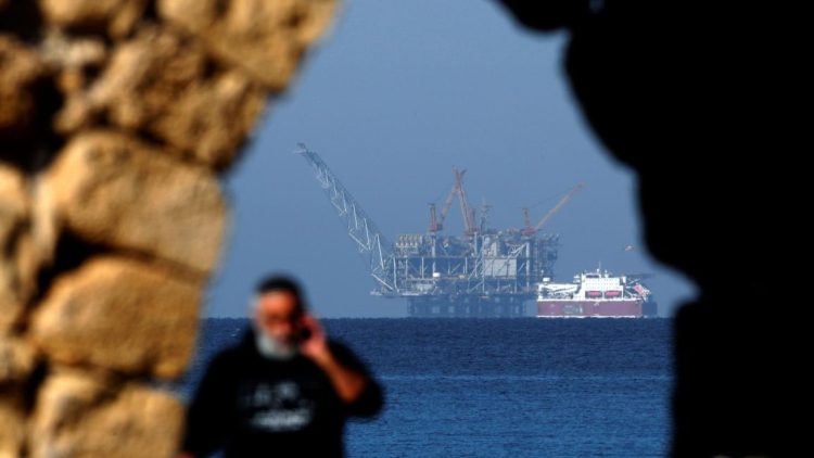 فجوة الإمدادات في عدن تشعل الشارع وحالة طوارئ لمواجهتها