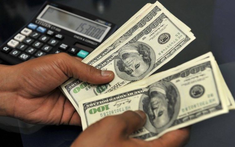 تحويلات العمالة الفلبينية من دول الخليج ترتفع 6.06% لـ3.96 مليار دولار