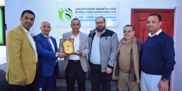 اليمن.. المؤسسة الوطنية لمكافحة السرطان تحتفي بإنجازاتها وتكرم مجموعة هائل سعيد أنعم كداعم رئيسي للمؤسسة