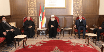 شيخ العقل التقى ابو الحسن ووفداً من “مركز الحوار المريمي” وآخر من البقاع شاكراً على مصالحة عائلية: لزيارة البابا لاوون اهمية كبيرة للبنان