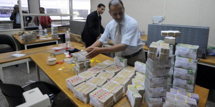 تفوقت على عائدات السياحة.. ارتفاع تحويلات التونسيين في الخارج