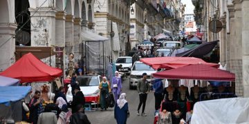 82% الفارق بين السعرين الرسمي والموازي للدينار الجزائري