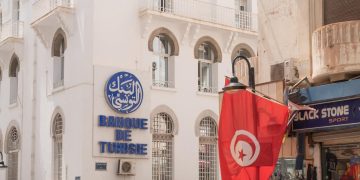 طموح الشباب التونسيين تحت مقصلة ضعف المرونة المالية