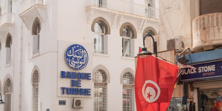 طموح الشباب التونسيين تحت مقصلة ضعف المرونة المالية