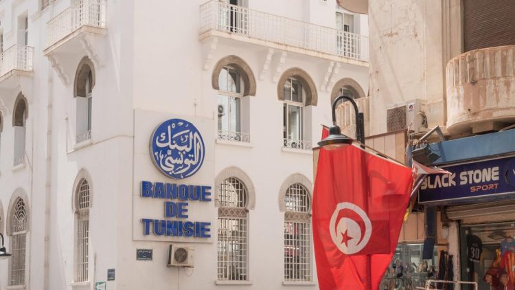 طموح الشباب التونسيين تحت مقصلة ضعف المرونة المالية