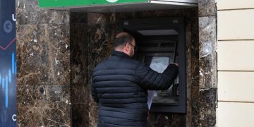 وسط تجاهل السلطة التونسية.. اضراب البنوك يلقي بظلاله القاتمة على الاقتصاد والمواطن