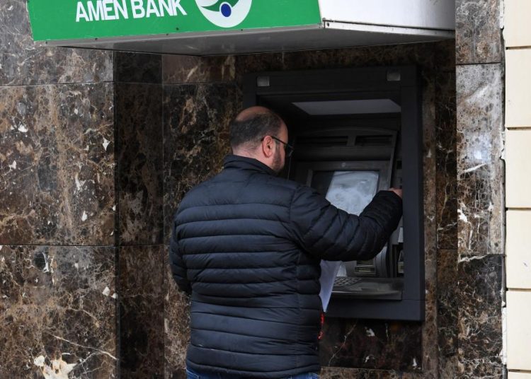 وسط تجاهل السلطة التونسية.. اضراب البنوك يلقي بظلاله القاتمة على الاقتصاد والمواطن