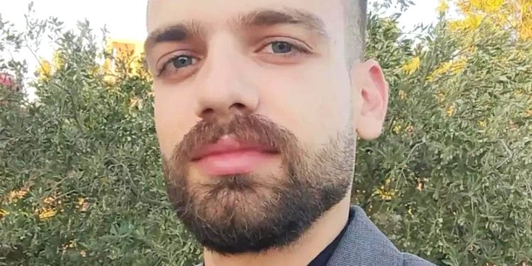 الدكتور عهد الجرماني لـ حرمون: طب الأسنان مرهِق ومكلف مادياً لكنه ممتع وجميل وتوجد صعوبة في توفير المواد الجيدة