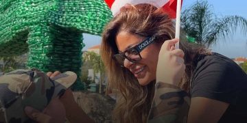 أكبر شجرة أرز بلاستيكية في العالم لشبطيني بالاستقلال