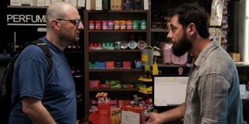 “فرونت رو” و”أباجور” يطلقان الفيلم الروائي “بطاطا شيبس عَ فستق” وهو الأول لفؤاد يمّين  محاولاً الإجابة عن أسئلة أزلية عن الهوية والفوضى والانكسار والإنسانية