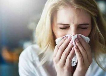 أطعمة تساعدك على التخلص من سيلان الأنف وأخرى تجنبها..