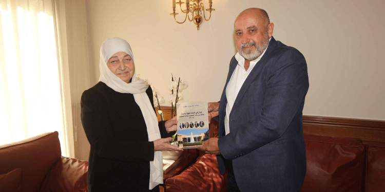 الحريري تسلمت من خالد الكردي كتابه “لبنان في خمسة عهود رئاسية”