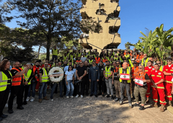وفد من درّاجي الناديدراجات ال اللبناني للنارية يزور قيادة الجيش بمناسبة عيد الإستقلال ويضع إكليل زهر على نصب الخالدين