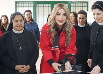 الأديبة سارة السهيل افتتحت معرض “من الصفحة إلى الحياة” في راهبات الوردية – عمان