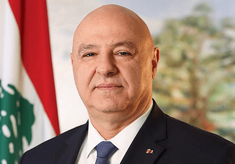 وصول الرئيس عون الى عنايا لاستقبال البابا