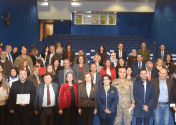 المعهد الوطني للإدارة وزع الشهادات على المشاركين في دورات مهارات التفاوض وإدارة الأزمات