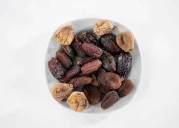 أيهما أفضل لصحة الأمعاء وضبط مستويات السكر التين أم التمر؟