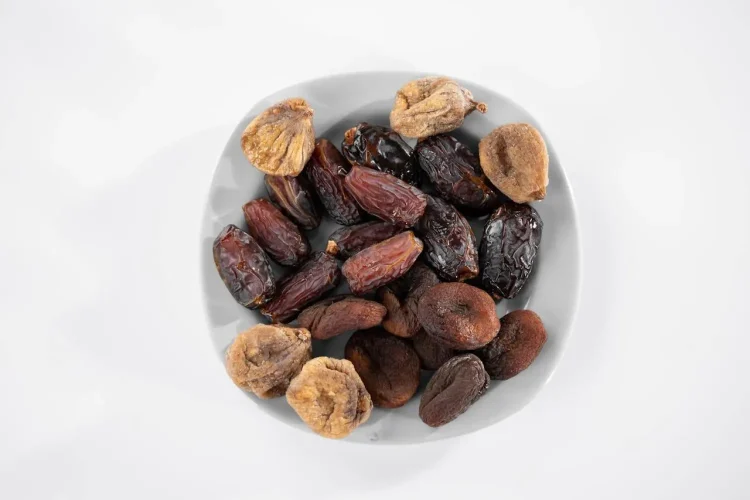 أيهما أفضل لصحة الأمعاء وضبط مستويات السكر التين أم التمر؟