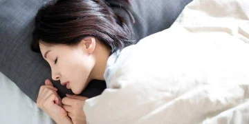 متى عليك التوقف عن تناول الطعام قبل النوم؟