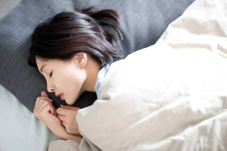 متى عليك التوقف عن تناول الطعام قبل النوم؟