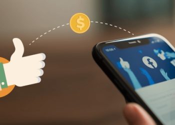 لماذا تفكّر في شيء فتجده إعلانًا أمامك على الشاشة.. فهل يقرأ هاتفك أفكارك