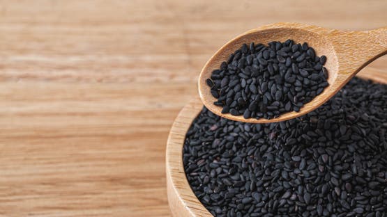 ملعقة من “الحبة السوداء” تقي القلب وتحمي من السمنة