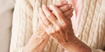 كيف تسيطر على آلام التهاب المفاصل فى الشتاء؟