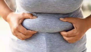 5 طرق بسيطة لتخفيف الانتفاخ على الفور