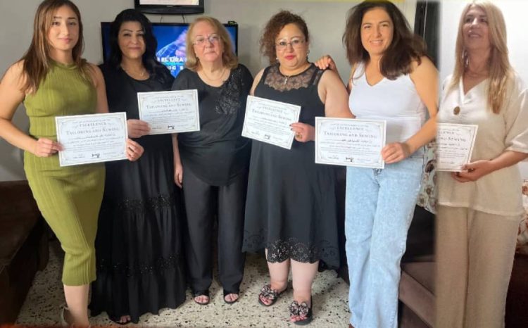 المصمّمة نجاح مهنا لـ حرمون: يمكن للمرأة في بلادنا أن تهز السرير بيمناها والعالم بيسراها