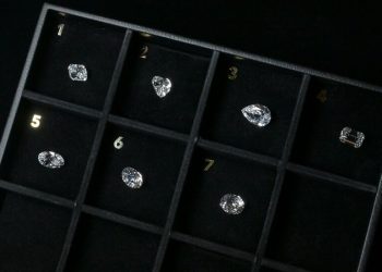 عملاق الألماس الروسي ALROSA يحدد موعدا تقريبيا لنفاد الألماس في العالم