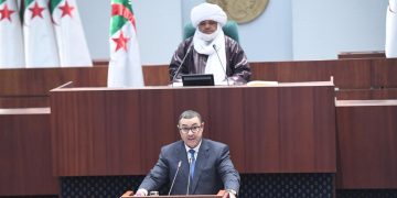 الجزائر تكشف مخططاً احتيالياً لتهريب العملة باستخدام العاطلين