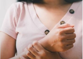 لا تهملي هذا العارض إنىذارًا مبكرًا من ىىىىرطان الثدي