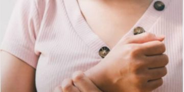 لا تهملي هذا العارض إنىذارًا مبكرًا من ىىىىرطان الثدي