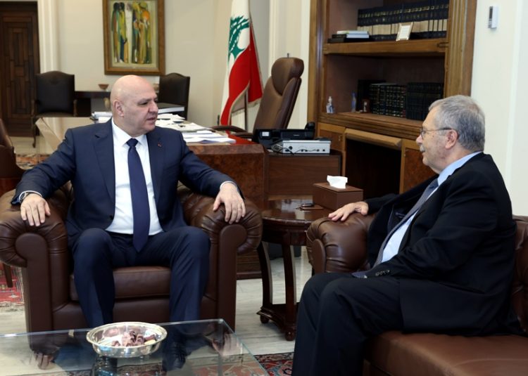 عون: الاتصالات مستمرة لتثبيت الامن في الجنوب عبر لجنة “الميكانيزم”