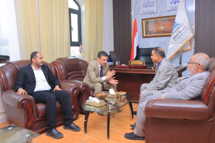 اليمن.. نائب وزير التربية والتعليم يتفقد سير التصفيات النهائية للمسابقات المنهجية للمرحلة الثانوية بجامعة الرازي