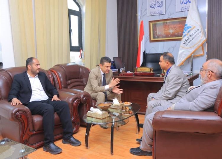 اليمن.. نائب وزير التربية والتعليم يتفقد سير التصفيات النهائية للمسابقات المنهجية للمرحلة الثانوية بجامعة الرازي