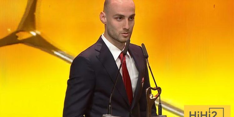 أول تعليق من ميتاي بعد تتويجه بجائزة القلب الأحمر والأسود