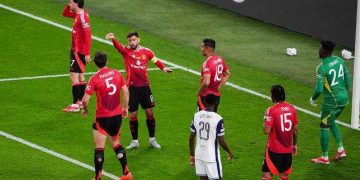 توتنهام يزاحم مانشستر يونايتد في صفقته الأخيرة