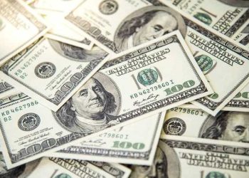 الدولار يتماسك رغم لهجة الفيدرالي الأكثر تيسيرا