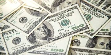 الدولار يتماسك رغم لهجة الفيدرالي الأكثر تيسيرا