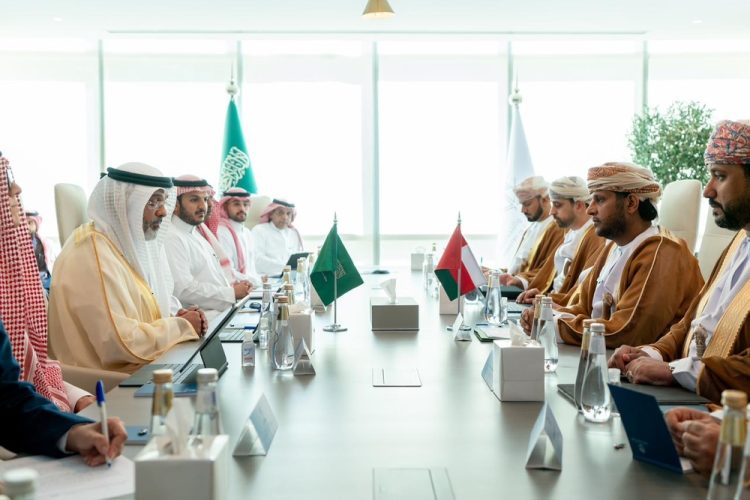 لجنة التّنسيق العُماني السّعودي تناقش مجالات التجارة والصناعة والاقتصاد
