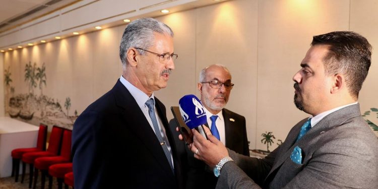 وزير النفط: مشاركة أكثر من 450 شركة في معرض الطاقة