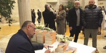 المغترب اللبناني فوزي نقولا يوقع روايته “مريم فرح” في جامعة البلمند