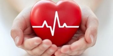 علامات مفاجئة لأمراض القلب.. لا تهملها