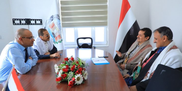 اليمن.. غرفة تجارة الأمانة تناقش تعزيز التعاون مع وزارة الشؤون الاجتماعية والعمل في مجال الصحة والسلامة المهنية 