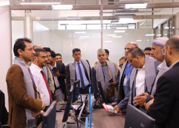اليمن.. القائم بأعمال رئيس الوزراء يدشن مركز النافذة الواحدة لخدمات المستثمر