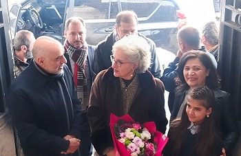 كرامي وصلت الى متوسطة حوش الأمراء الرسمية في زحلة لافتتاح المكتبة النموذجية