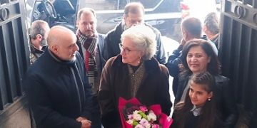 كرامي وصلت الى متوسطة حوش الأمراء الرسمية في زحلة لافتتاح المكتبة النموذجية