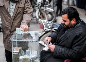 بدء الاستبدال النقدي.. كيف يتعامل السوريون مع الأسعار بالليرتين؟