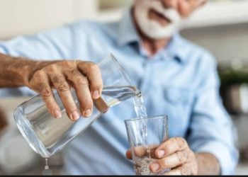 كوب ماء صباحاً في الشتاء يحمي قلبك ودماغك من الجلطات